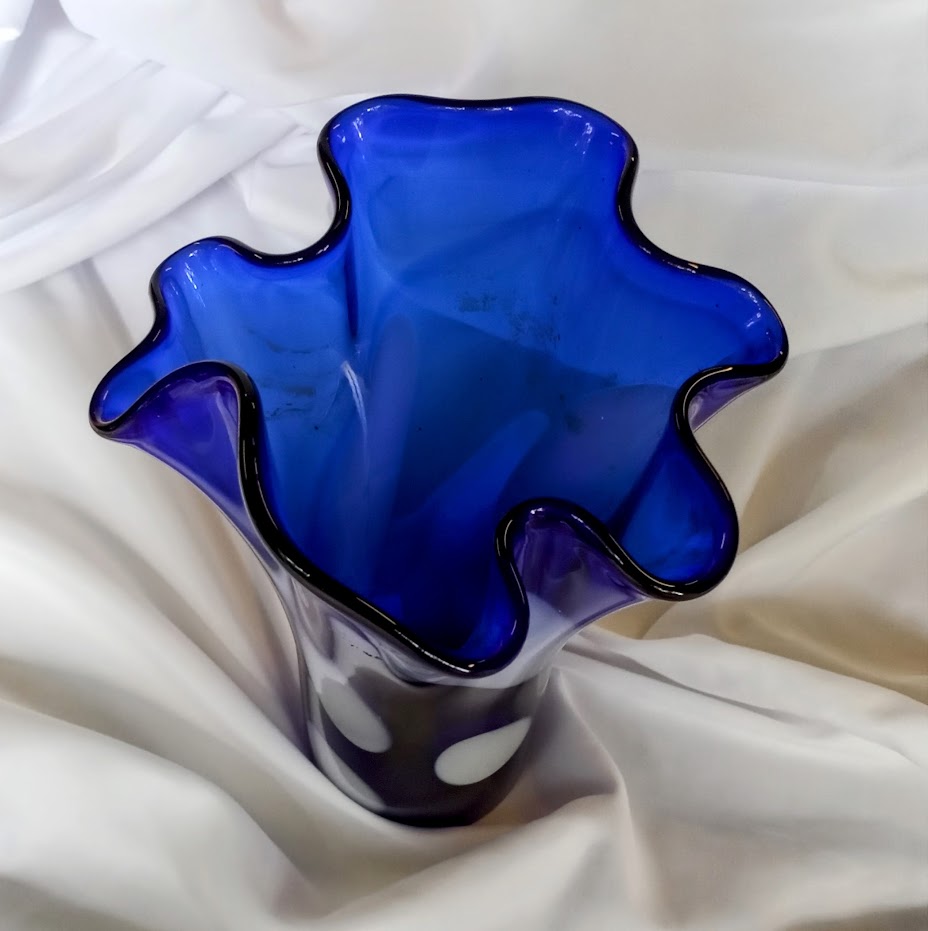 Handkerchief Art Glass Vase