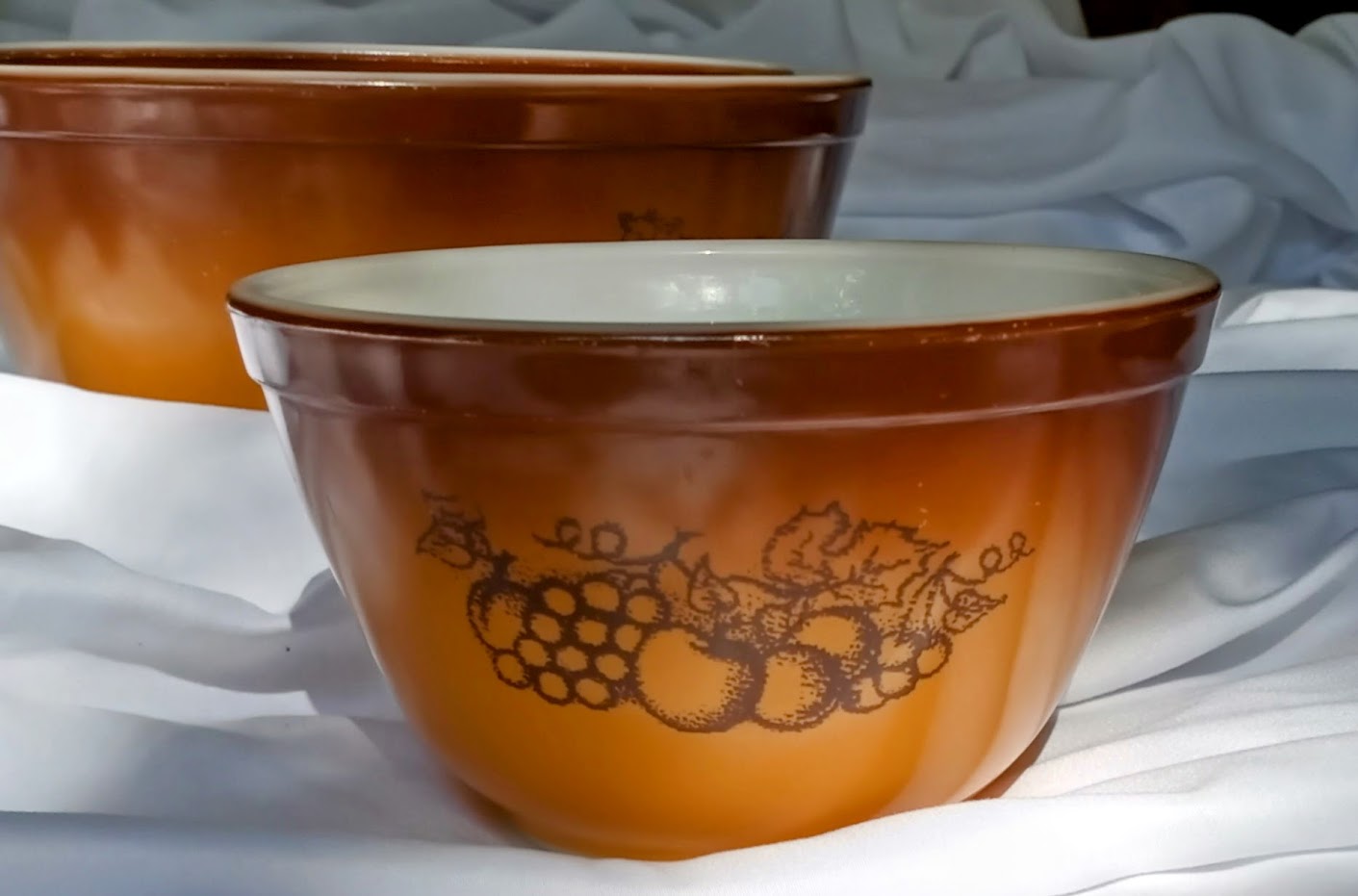 Pyrex Bowl Set of 3 Old Orchard 1973