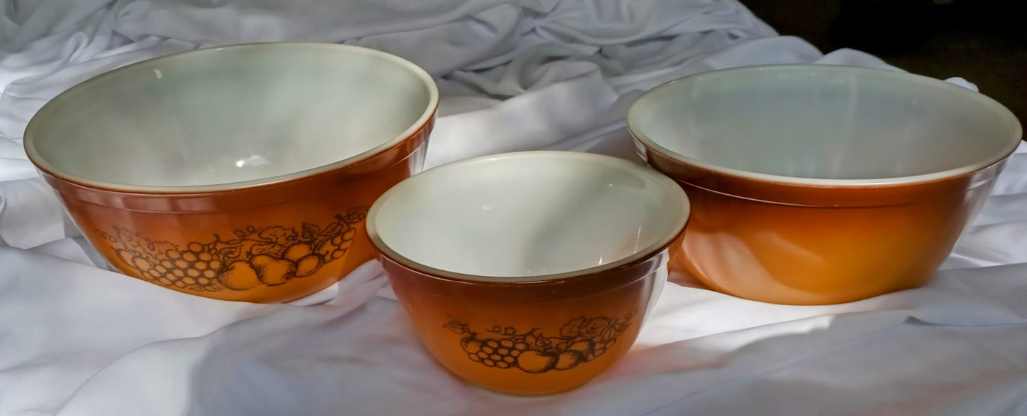 Pyrex Bowl Set of 3 Old Orchard 1973